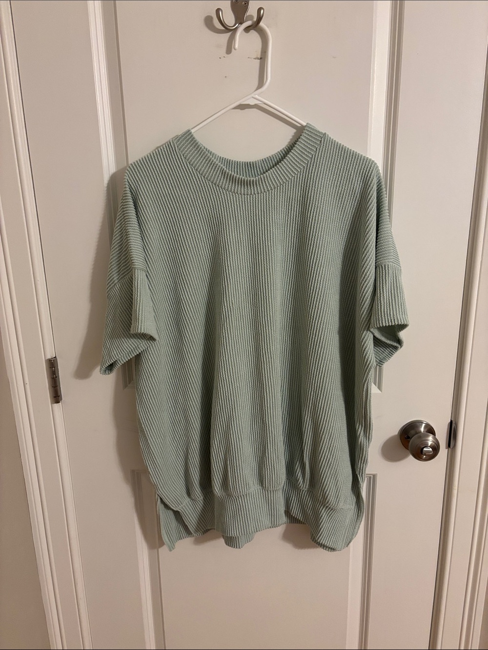 EUC Women’s Lightweight Ribbed Short-Sleeve Sweater - Sage Green-lightly worn